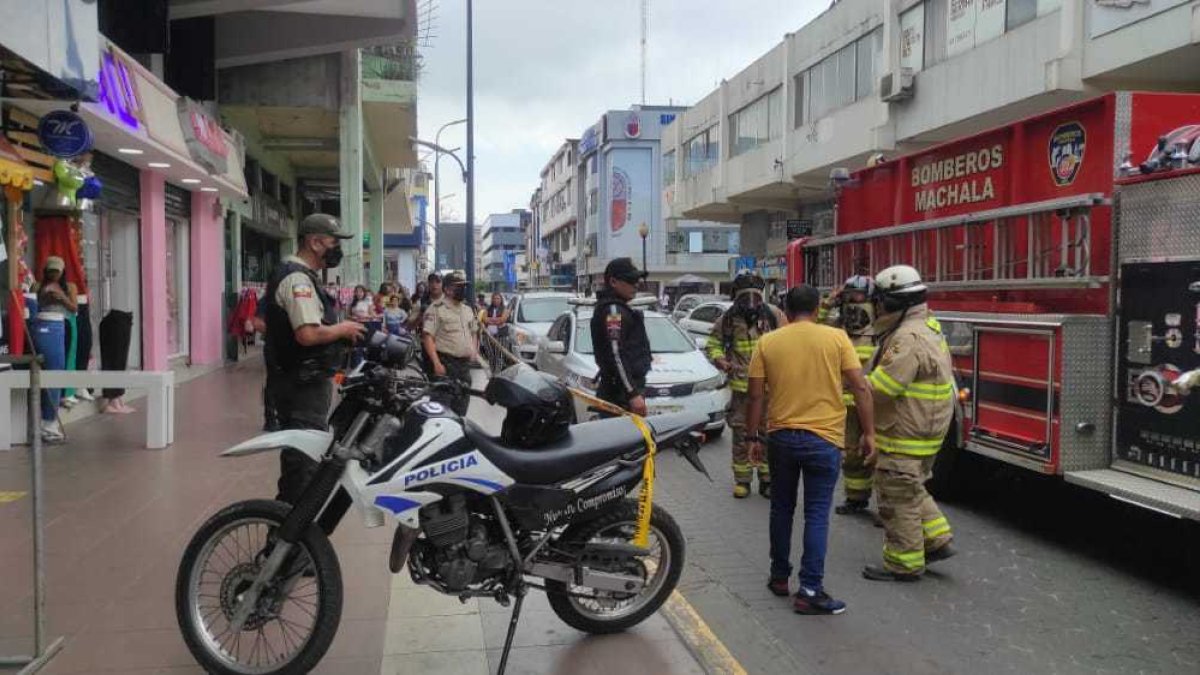 Machala. Los bomberos apoyaron en la emergencia del miércoles 21 de diciembre de 2022.
