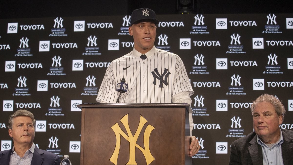 Aaron Judge durante su conferencia, donde dejó claro su compromiso con los Yanquis de Nueva York.
