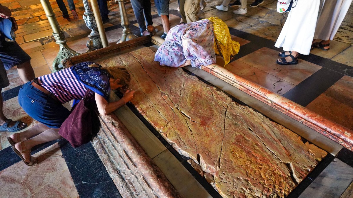 Icono. El interior de la Iglesia del Santo  Sepulcro de Jerusalén, uno de los lugares sagrados del cristianismo.