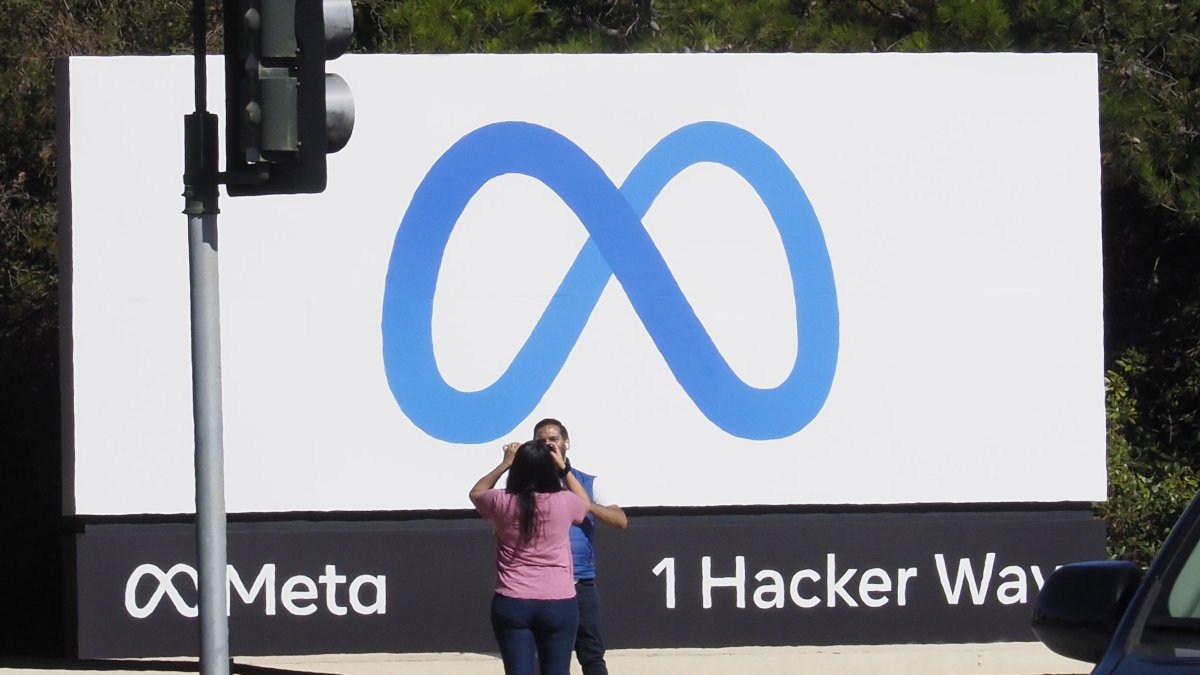 Meta, propietaria de firmas como Facebook, sería una de las gigantes que deberán pagar el impuesto,.