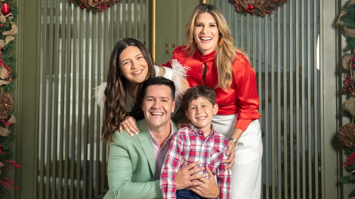 Carlos Luis y Gaby con sus hijos Polly y Joaquín.