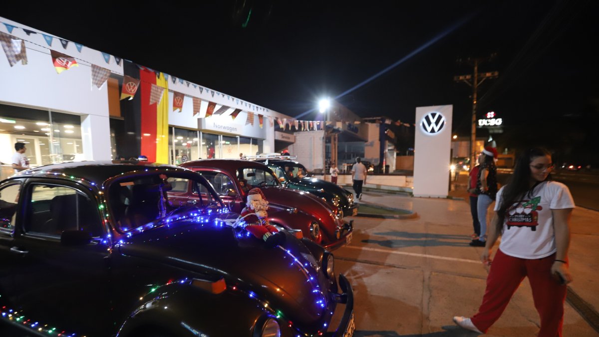 Actividad. Diferentes propietarios participaron en la exhibición de los clásicos vehículos