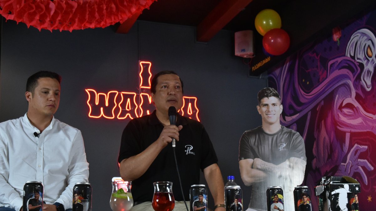 Piero Hincapié lanzó su marca de bebidas carbonatadas, gracias a su empresa PH Wall.