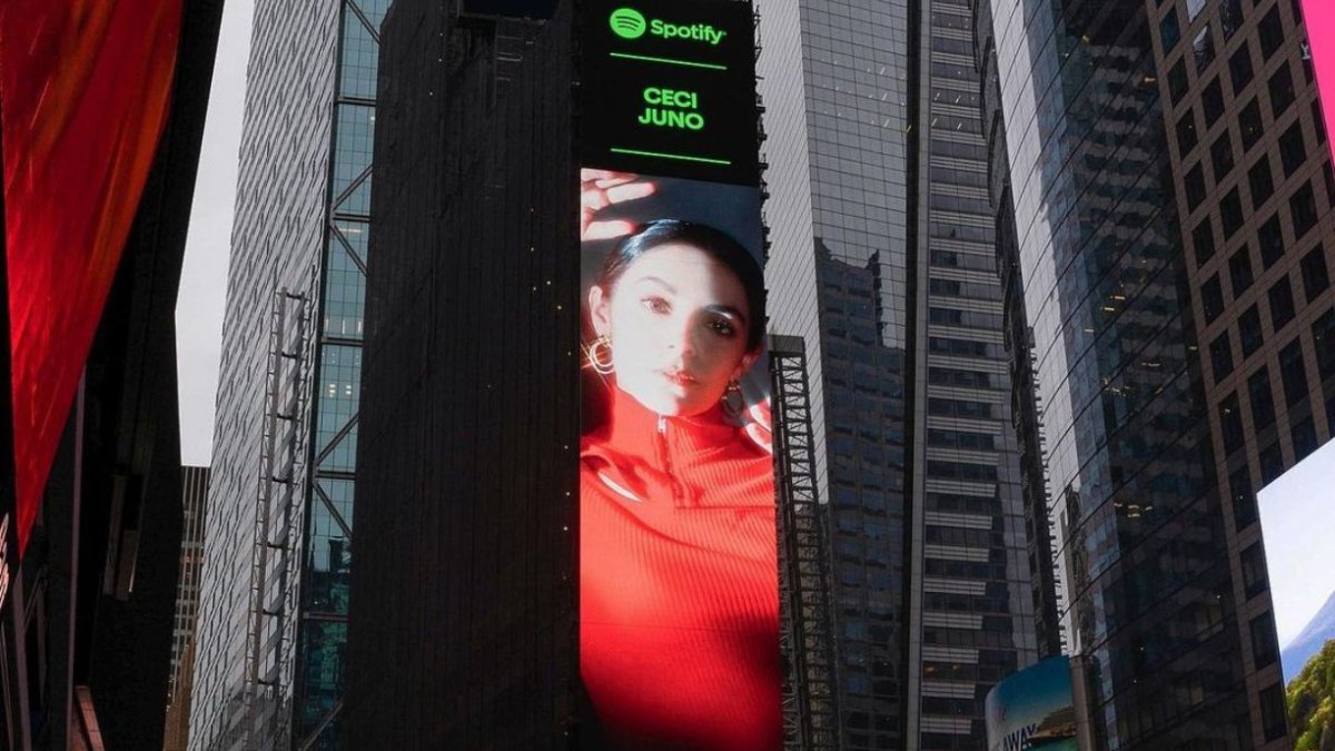 Ceci Juno en Times Square.