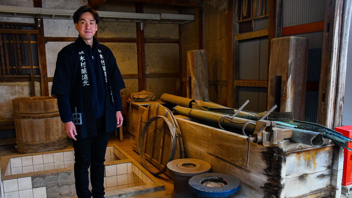 Pistas. Hiroyuki Kimura, antiguo oficinista, al frente de una empresa rural.