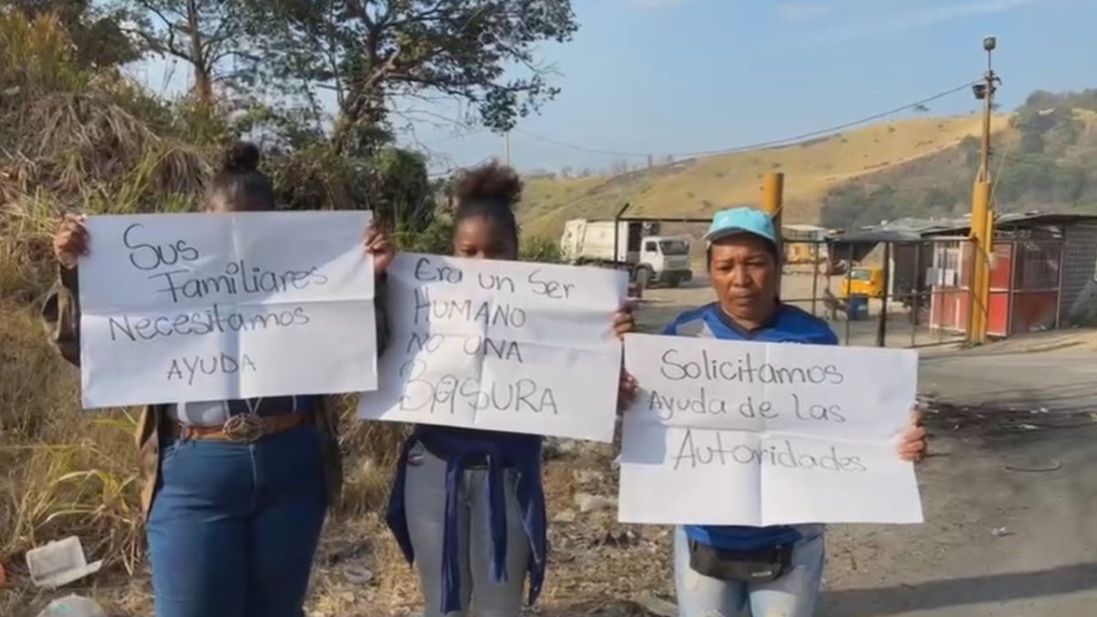 Esmeraldas. Familiares del reciclador hacen plantón fuera del botadero.