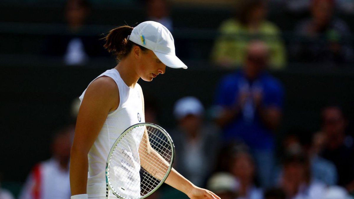 Iga tras perder ante Elena Rybakina por parciales de 6-3 y 6-1.