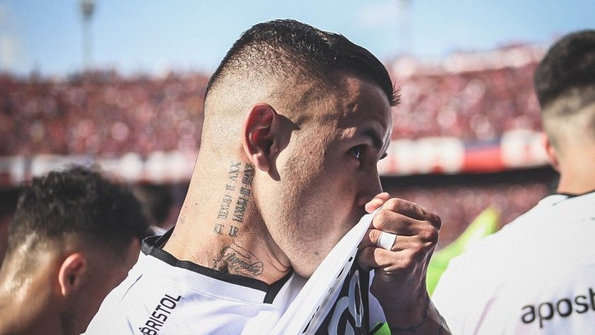 Derlis González, delantero paraguayo, por el que Olimpia adeudaba dinero.