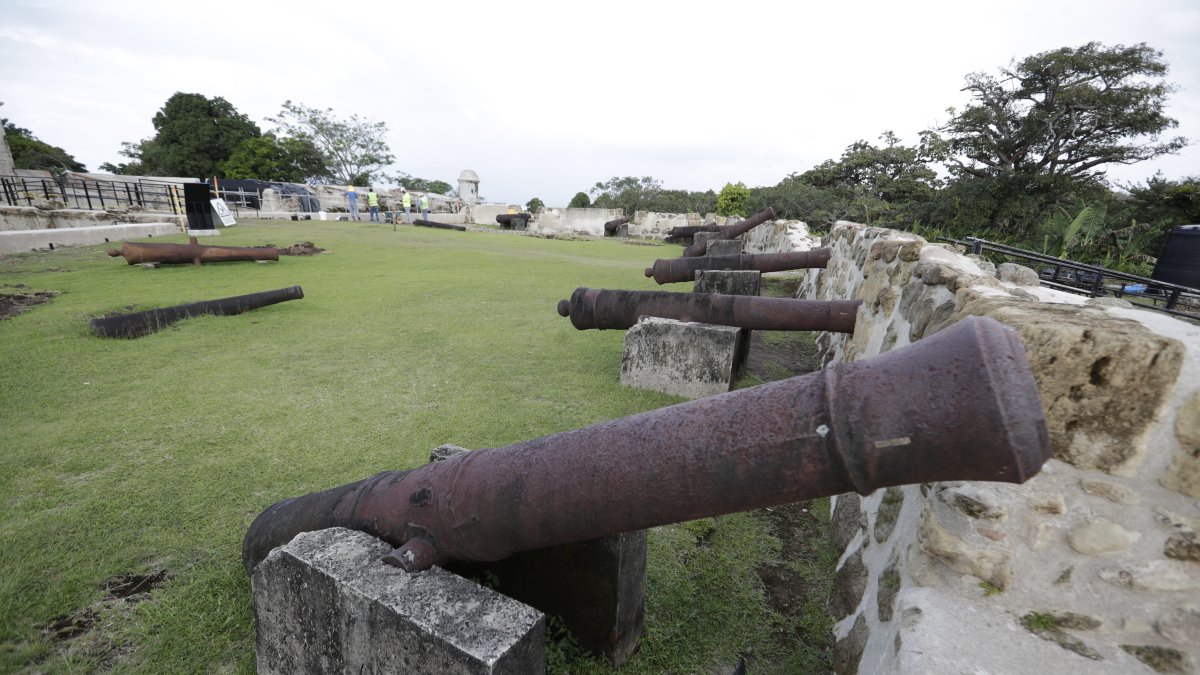 Labor. Investigadores panameños buscan restos de los baluartes de una de las cuatro fases constructivas del Fuerte San Lorenzo.