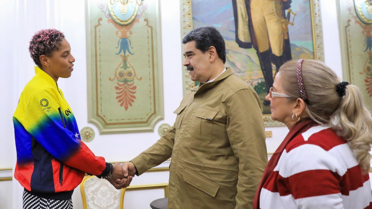 La deportista venezolana en su visita oficial con Maduro.