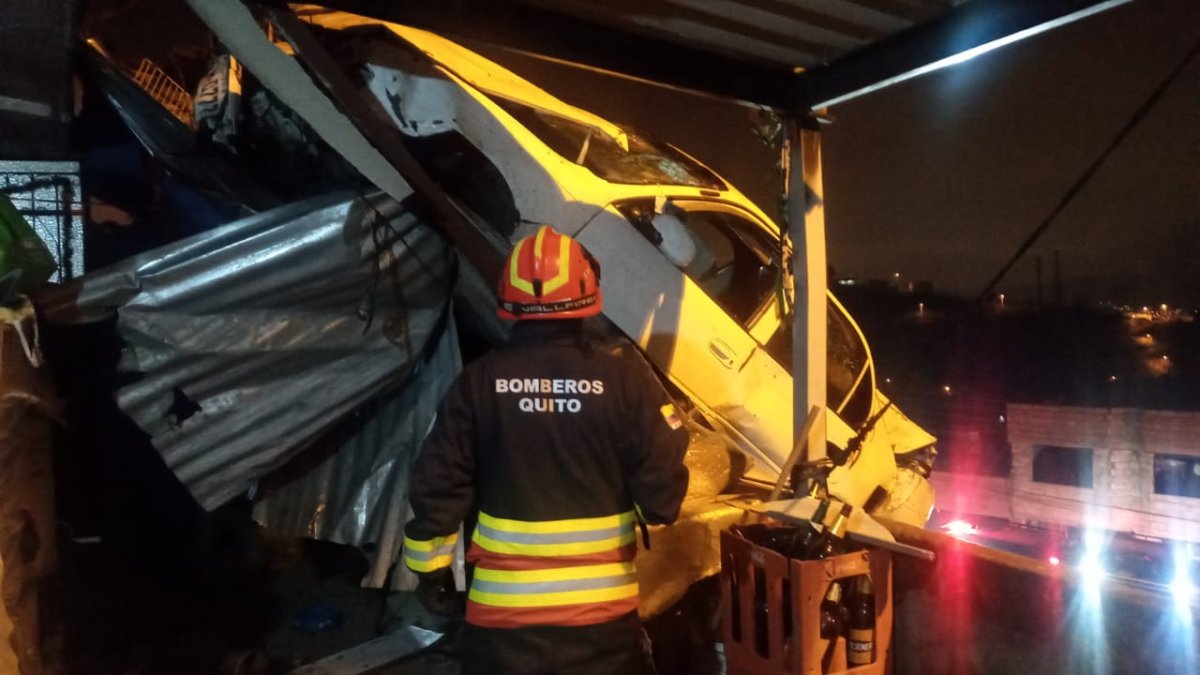 Extracción. El automóvil fue llevado a los patios de retención vehicular.