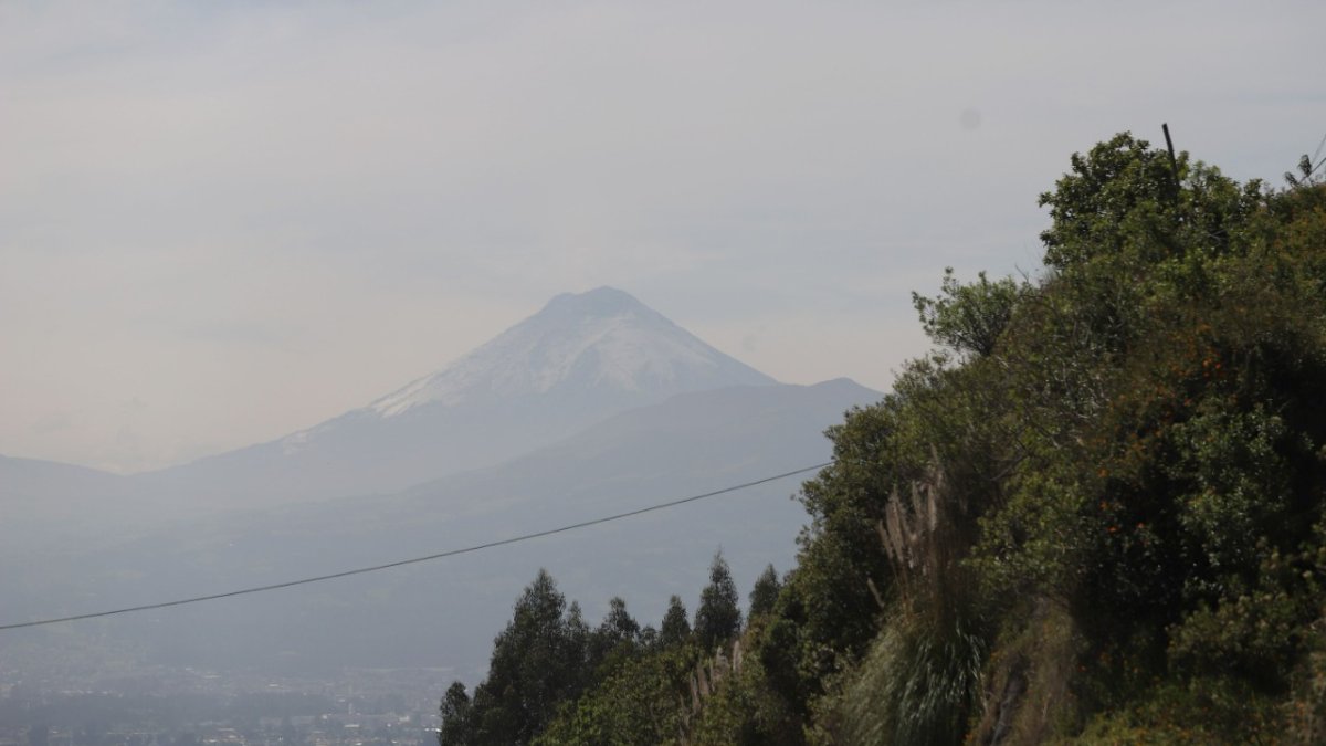 Despejado. A tempranas horas del día, ninguna nube lo cubre y sus manifestaciones son más evidentes