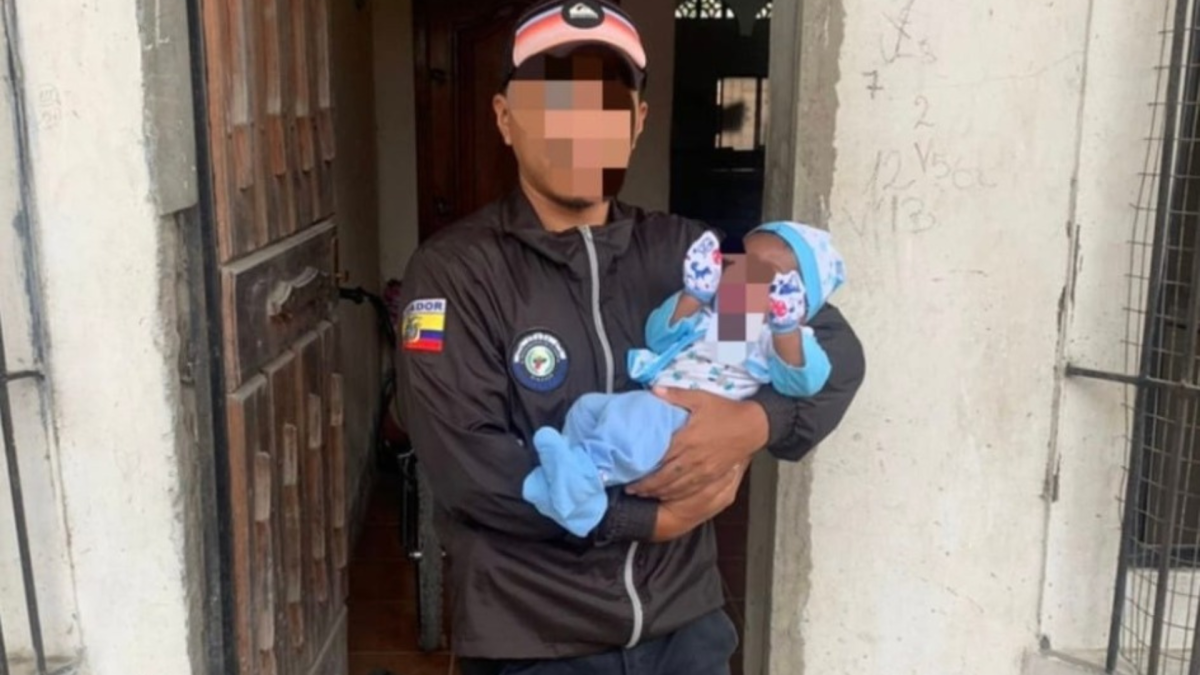 Según información recabada por la policía, la madre del bebé habría sido drogada al momento del rapto.