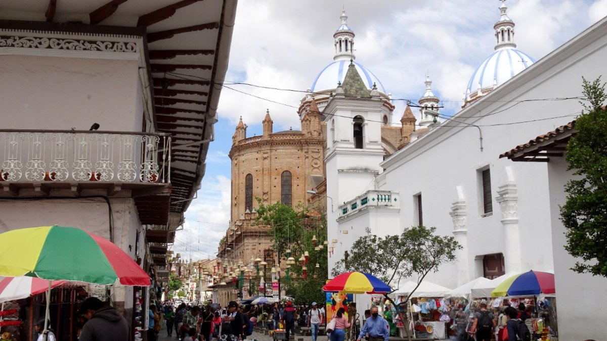 Cuenca. Esta ciudad cuenta con más de 220 hoteles, para diferentes capacidades adquisitivas