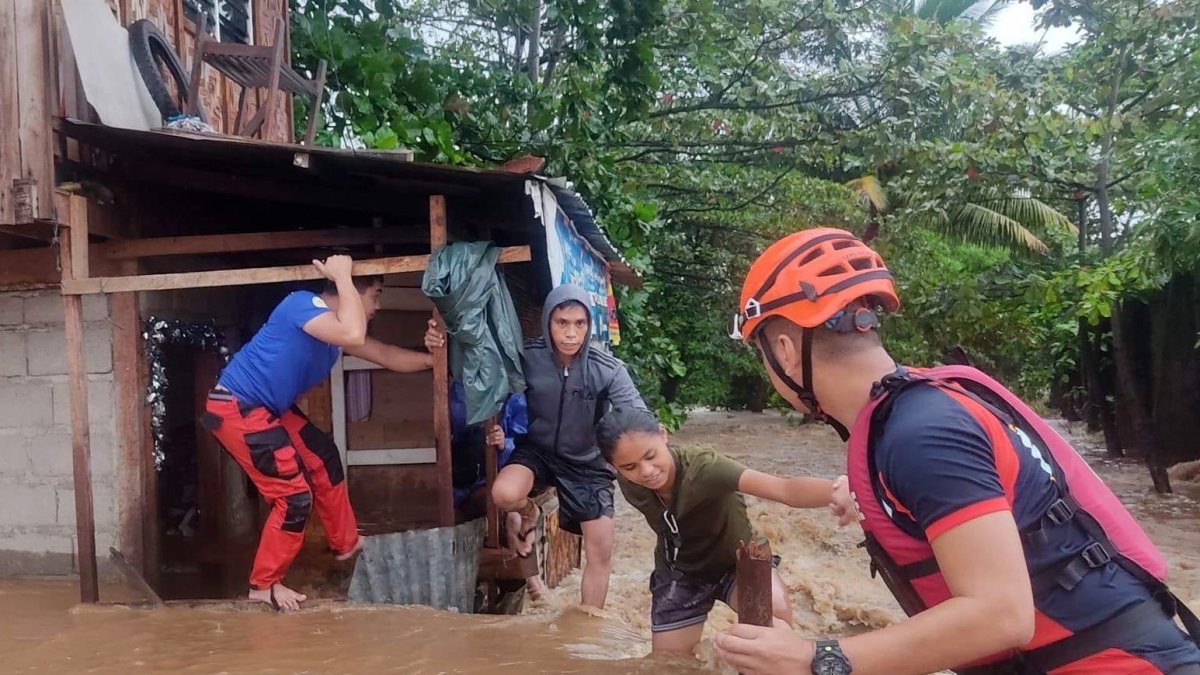Dato. Las fuertes lluvias afectan a familias; muchas han tenido que evacuar sus viviendas.