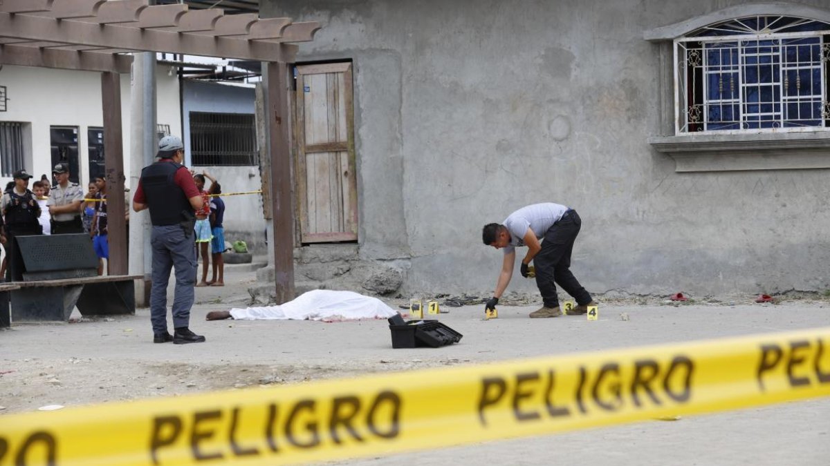 En el sitio encontraron ocho indicios balísticos. El fallecido no tenía antecedentes penales.