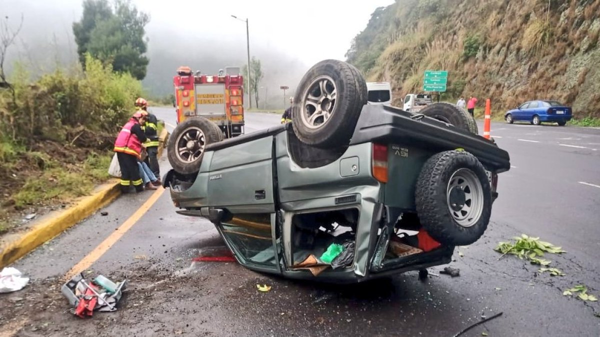 La Agencia Metropolitana de Tránsito solicitó a los conductores prudencia al conducir, puesto que las calzadas están mojadas por las lluvias.