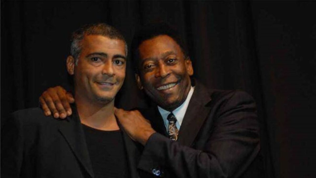 Romario (i) desea que la salud de su compatriota Pelé mejore.