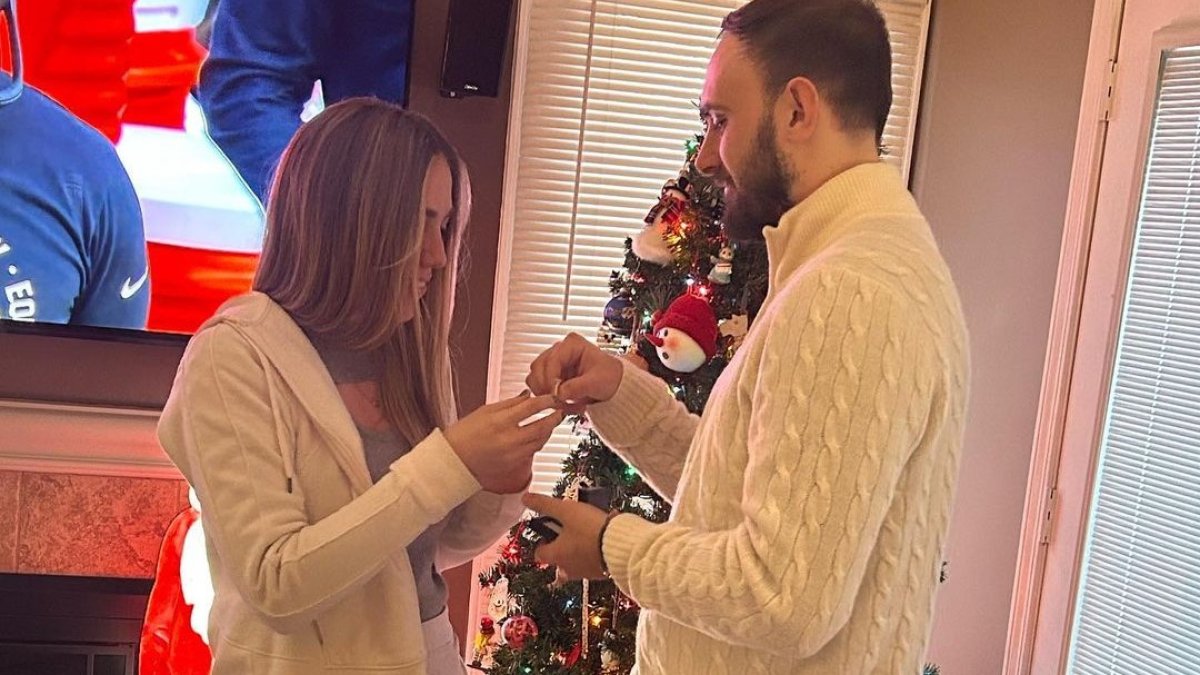 La comunicadora se comprometió en Estados Unidos.