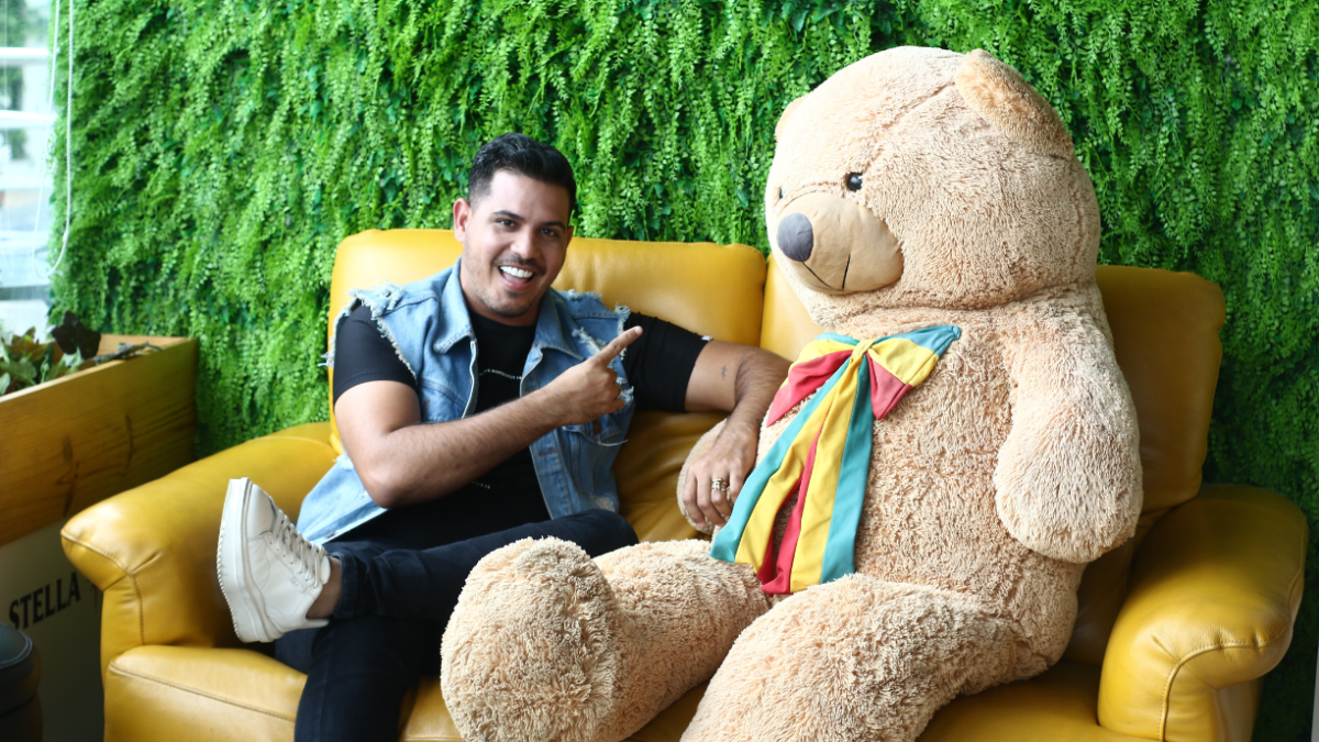 Neudo Morales es modelo y bailarín.