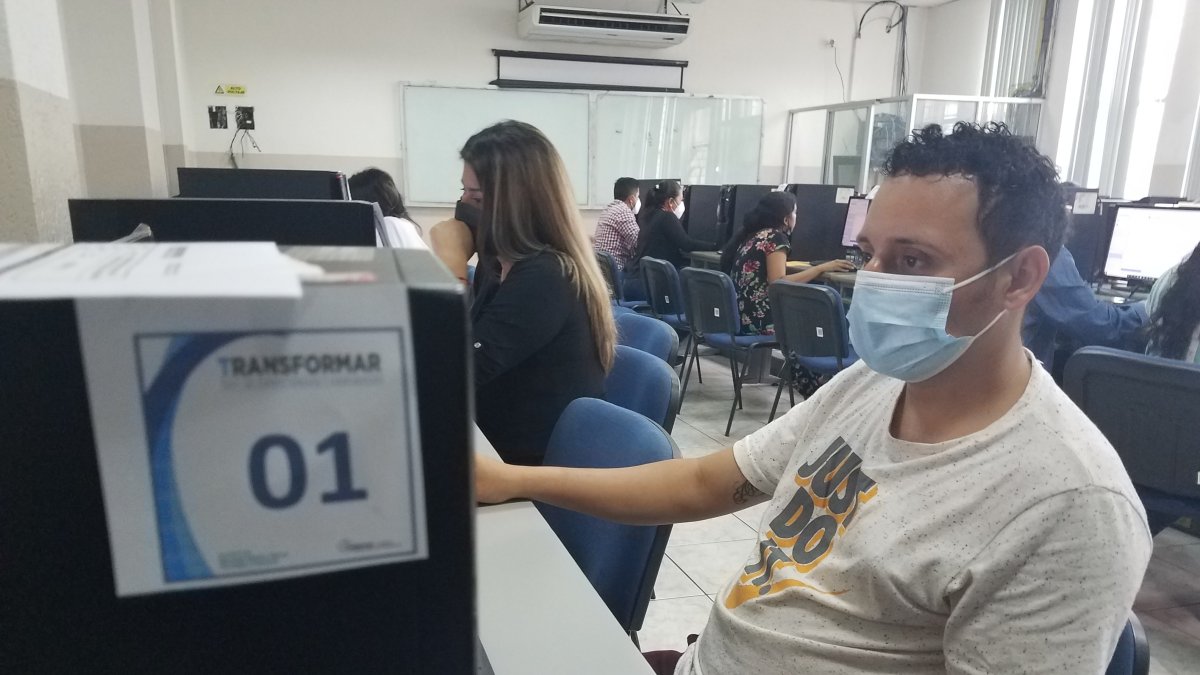 ASPIRANTES A INGRESAR A LA UNIVERSIDAD PÚBLICA RINDEN LA PRUEBA DE ADMISIÓN EN 2022|