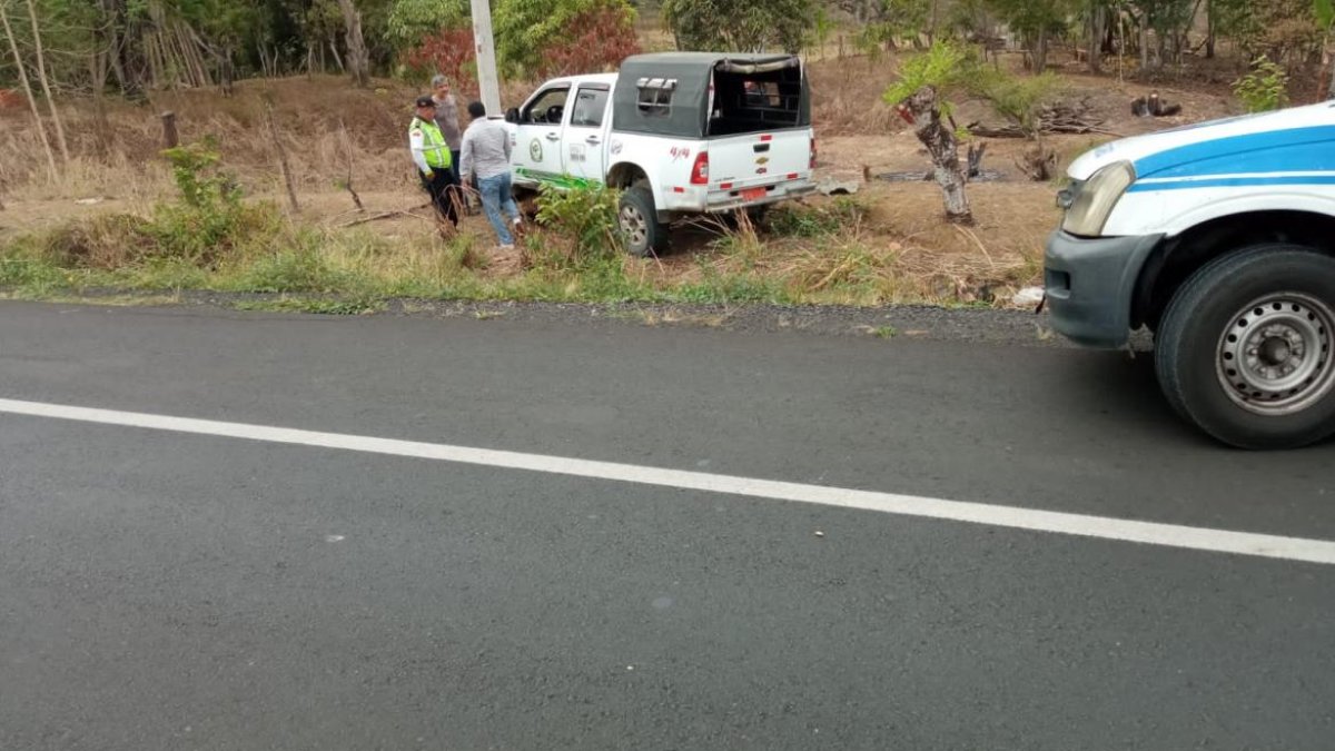 Guayas. Hombre fue acribillado dentro de una camioneta de alquiler.