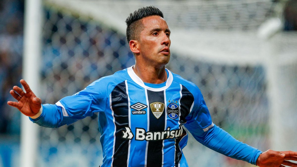 Lucas Barrios, delantero paraguayo, volverá al fútbol a los 48 años.