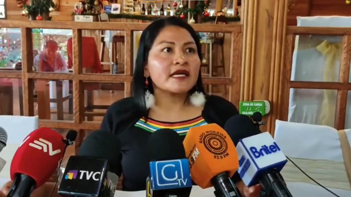 La vicepresidenta de la Conaie, Zenaida Yasacama, ofreció declaraciones sobre los acuerdos.