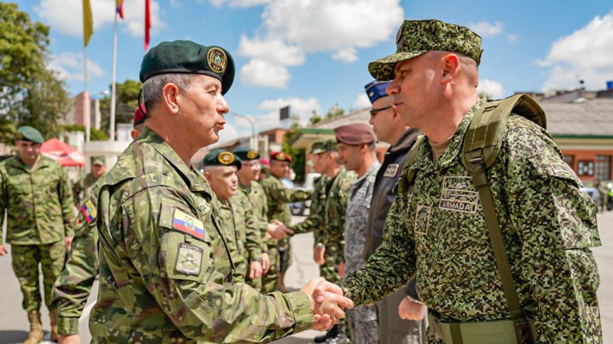 Visita. La reunión entre la cúpula militar de Colombia y Ecuador concluyó con la firma de un compromiso.