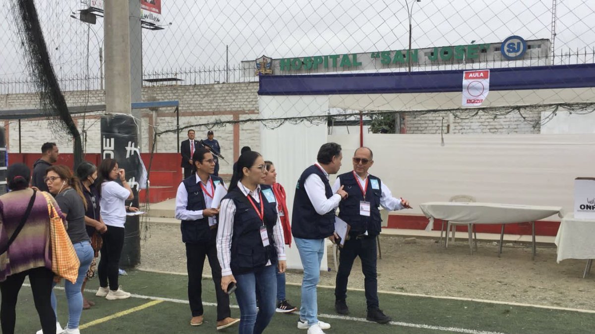 Funcionarios. Autoridades del CNE en una actividad oficial.