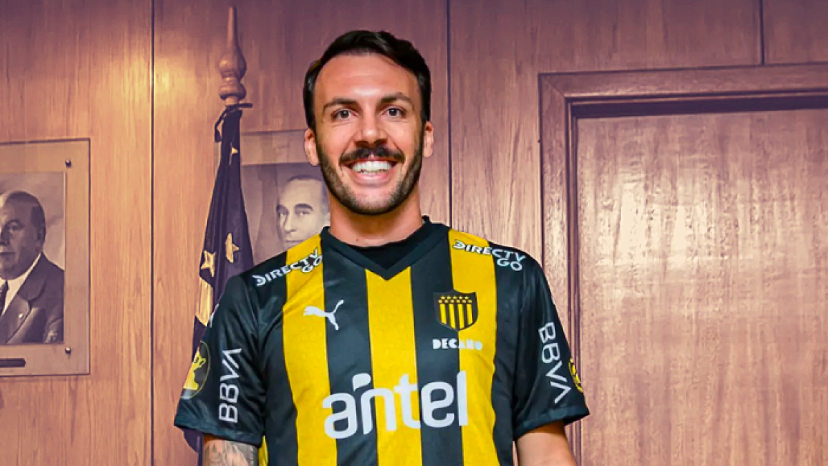 Sebastián Rodríguez, volante uruguayo, salió de Emelec hacia Peñarol sin que el cuadro azul reciba dinero, todo a causa de pagos pendientes con el jugador.