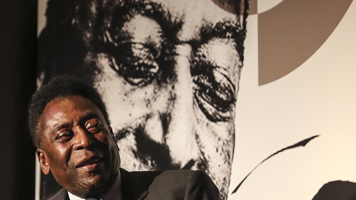 Fotografía de archivo, tomada en agosto de 2016, en la que se registró al exfutbolista Edson Arantes do Nascimento 'Pelé', en Río de Janeiro (Brasil).