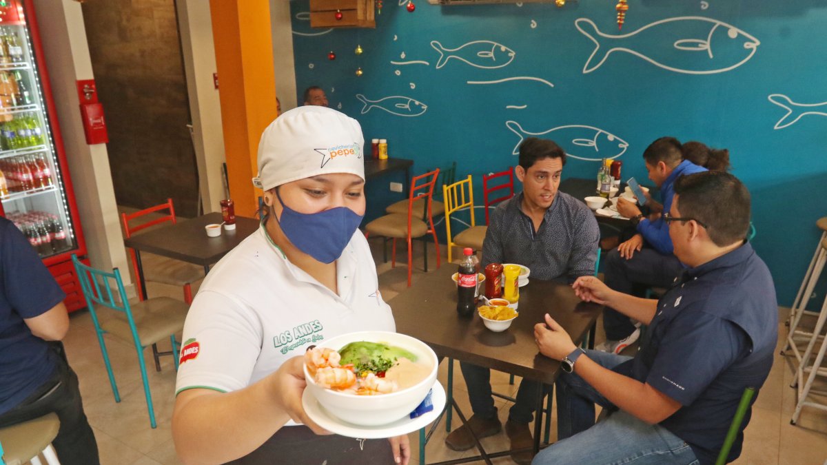 Pepe3. Un ceviche de camarón con maní y aguacate es uno de los platos preferidos.