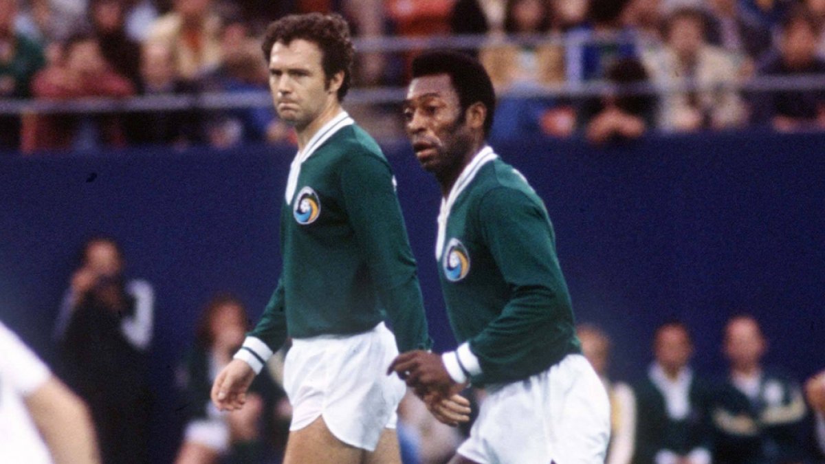 Franz Beckenbauer y Pelé coincidieron en el fútbol norteamericano.
