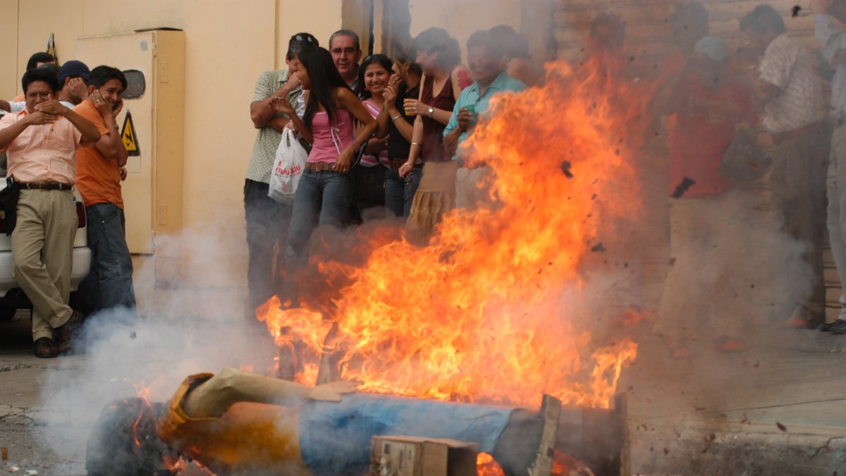 La medida tiene como objetivo evitar algún accidente durante la quema de los monigotes.