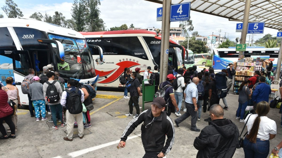 Los pasajeros optan en su mayoría por destinos de la costa ecuatoriana para este feriado.