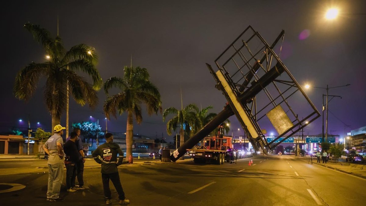 Algunos de los rótulos han sido desmontados por irregularidades.
