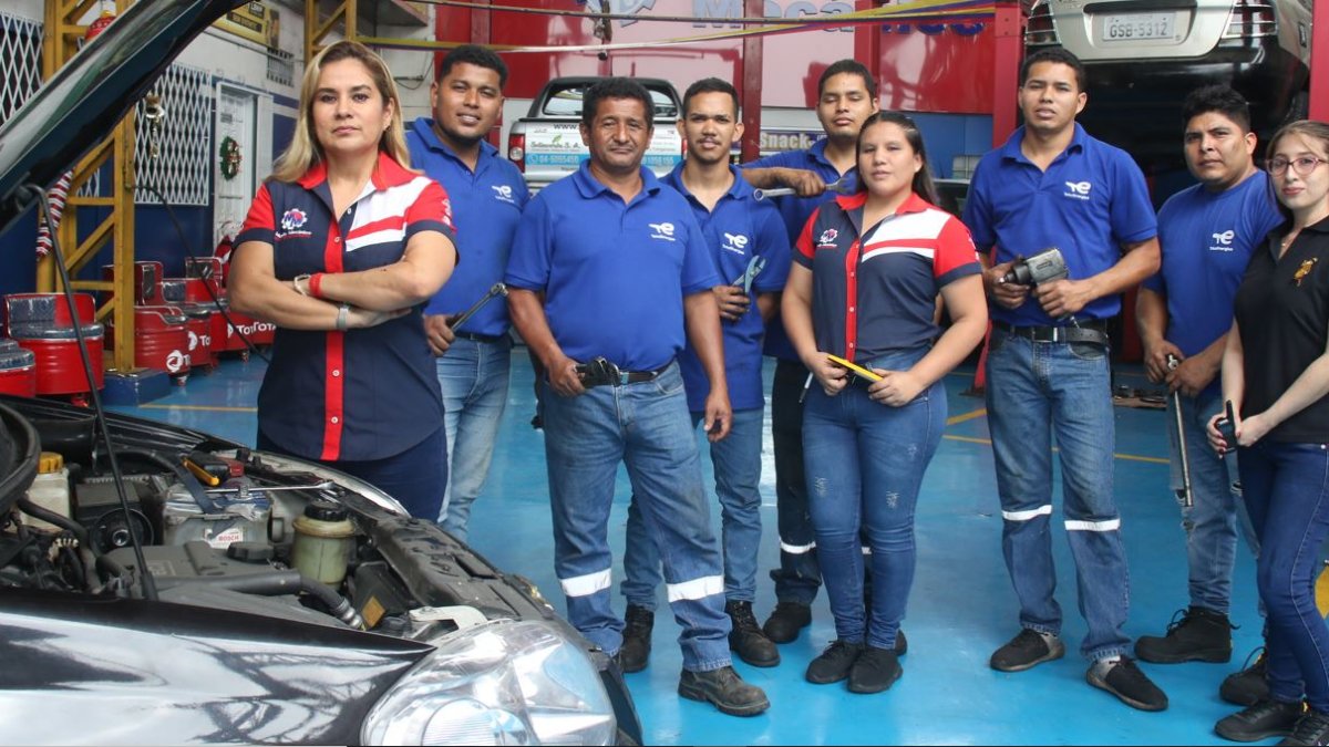 Nancy Jacqueline Fierro, la propietaria, pone especial énfasis en la capacitación y la honestidad. Juntos han formado una gran familia.