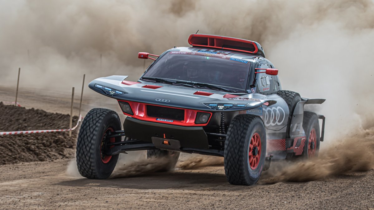 Mattias Ekstrom y Emil Bergkvist de Suecia durante la competencia de este 31 de diciembre de 2022.