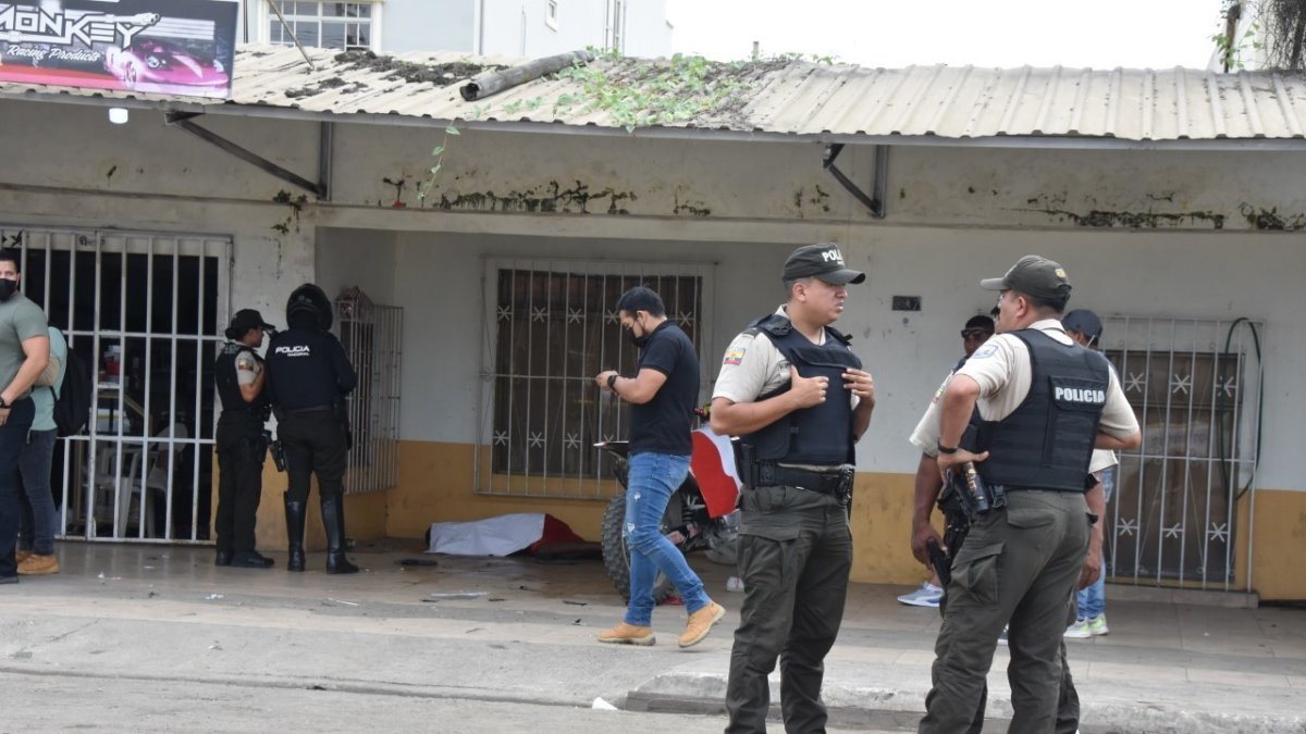 El cuerpo del atleta quedó tendido en el portal de un establecimiento de decoración de motos.