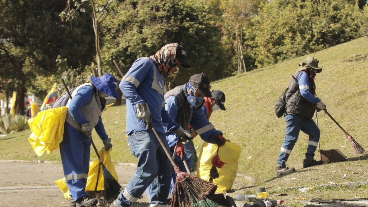 Los trabajadores de aseo estarán activos el 1 de enero de 2023.