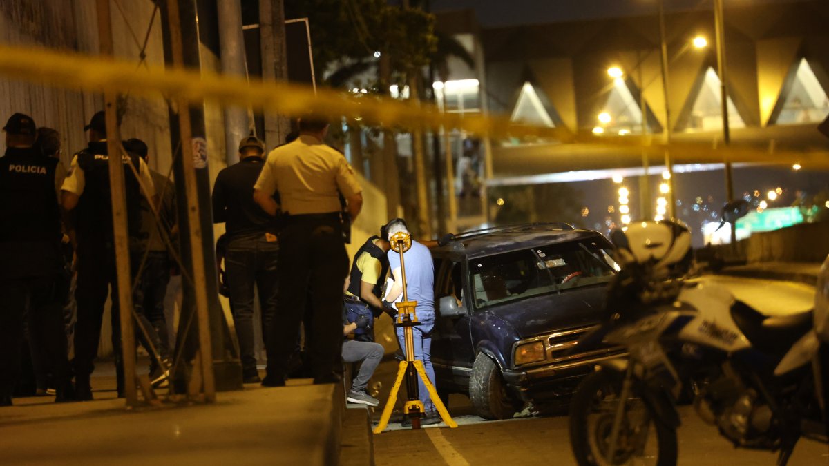 Las víctimas. Iban en esta Chevrolet Mini Blazer cuando fueron atacadas. Los tres murieron dentro del carro.
