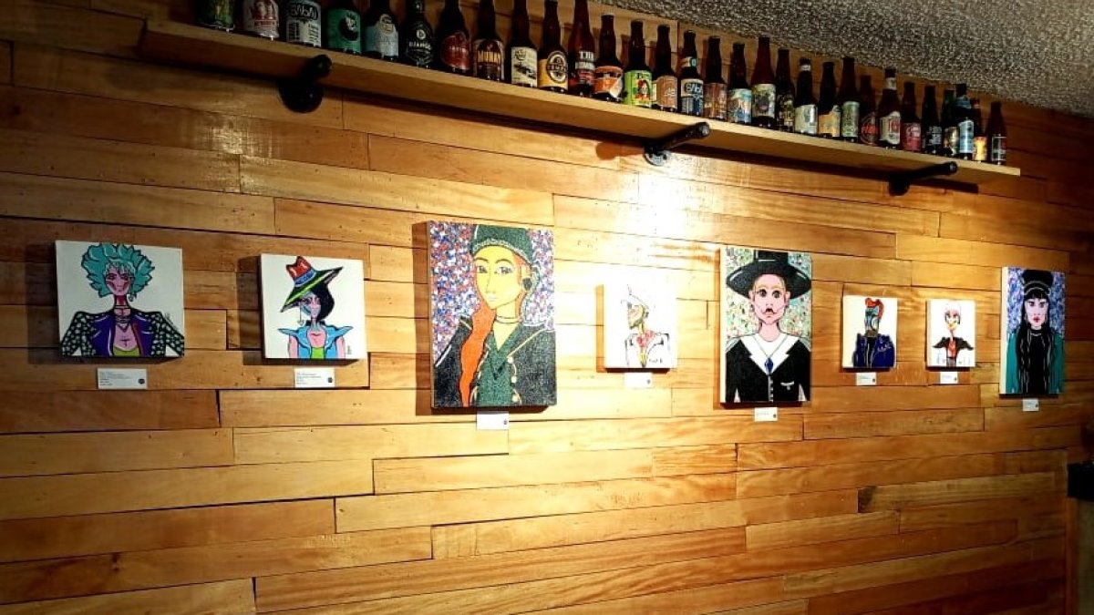 ‘Characters Non Binary’ se exhibe en el espacio cultural de VIVA Cerveza, en Moscú y República de El Salvador.