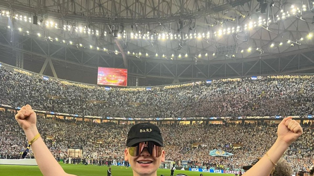 El reconocido productor Bizarrap estuvo presente en todos los partidos que jugó la selección argentina en el mundial de Qatar 2022