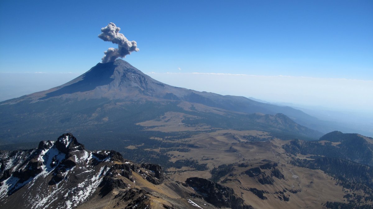 Foto referencia del volcán Popocatépetl