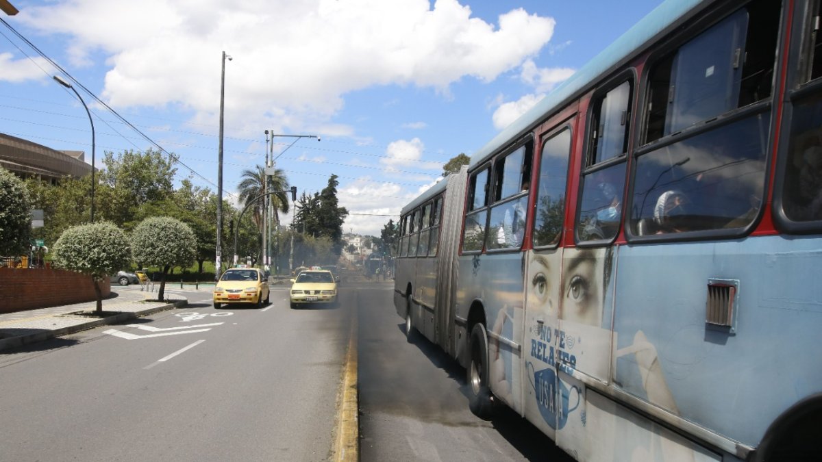 Los operativos de seguridad dejaron personas sancionadas y armas blancas incautadas.