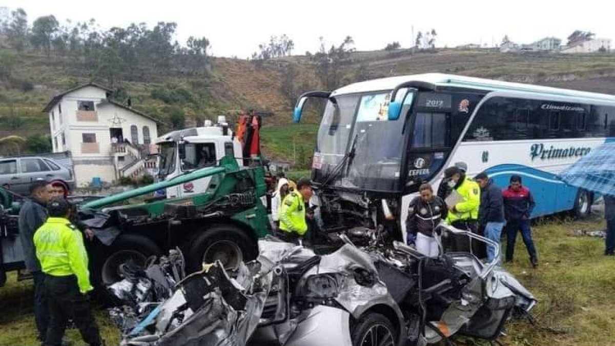 Los lesionados fueron llevados a hospitales de Ambato.