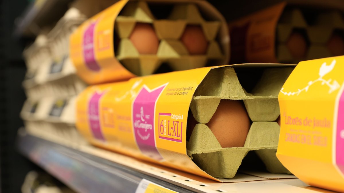 Costo.- Los supermercados y tiendas de alimentación abren con los nuevos precios de los alimentos básicos sin IVA.
