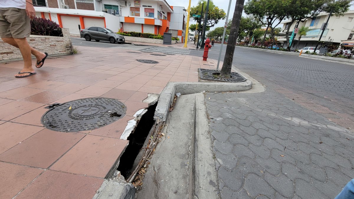 En Víctor Emilio y Estrada y Bálsamo está el bordillo dañado.