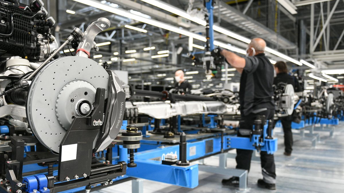 Empleo.- Una persona laborando en una empresa.